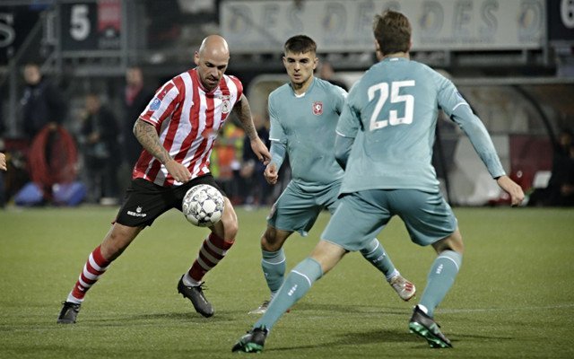 场上交织的 场上交织的