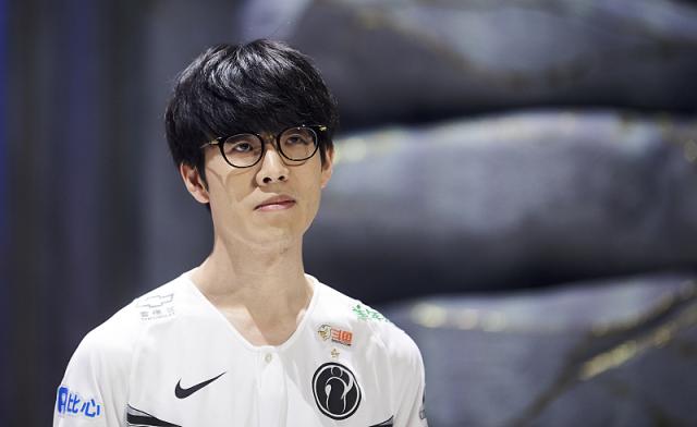 附近完成反 附近完成反